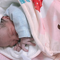 报喜了😘2019年4月12日凌晨3:21分，男孩，6斤6两，无侧切，轻微撕裂~整个过程痛到怀疑人生，相当的酸...