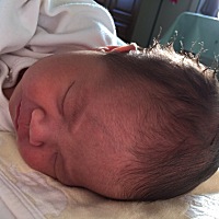 每次吃完奶奶就会出汗 妈妈给你做个造型 哈哈哈 小刺猬头型