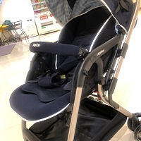 千挑万选的婴儿车～ 和老公去母婴店挑了一下午～总算是找到心仪的啦～而且赶上打折。。超级划算！！双重...