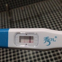 前几天一直都是白板，症状是这几天乳头一碰就疼，小腹疼痛感觉像快来大姨妈，最近也特别困，尿频现象，...