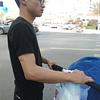 今天终于满月了，老公带我和宝宝逛了一下午😃开心