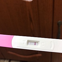 亲们，帮忙看看，能看到双杠吗？还有5天来大姨妈，这两天肚子疼，腰酸，头晕，发热，还有感冒的感觉。