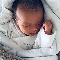 今天宝宝住院了，我的小可怜，黄疸高，拉肚子，观察是不是肺炎，把宝宝抱进去我就忍不住哭，希望宝宝赶...