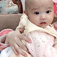 大宝幼儿园举办风筝节，要自己制作风筝，他选了画猫咪，他说因为像妹妹❤️