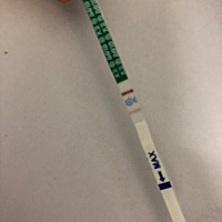 图一是前天晚上测的，图二是隔了一天后早上测的。可是图二并没有加深，而且肚子不舒服感觉大姨妈就要来...