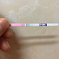 排卵试纸。第二条杠过几分钟才这样的，这是快要排卵了吗？正常吗？