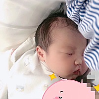 宝宝第三天，简直就是天使宝宝，住院的其他房间传来婴儿的啼哭声，一晚一晚的哭，我们家这个，给够奶立...