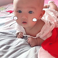 宝贝四个月了，120个日日夜夜都是自己哄，没睡过一个整觉，今天已经10天没有出过门了，每次郁闷到崩溃的...