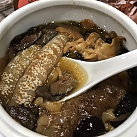 空月子今天满月了，黑色14号下雨了，外面打雷下雨的，很谢谢婆婆一个月的照顾，都吃胖了。经历了这次的...