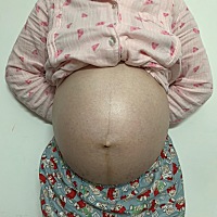 有会看肚形的宝妈们帮我看看是男宝还是女宝😃
