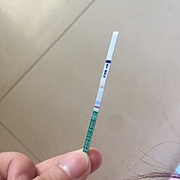 亲们帮我看看这是加深了吗有希望吗 这张是3月14号测的 这张是3月15号测的