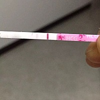 早上7点用金秀儿普通试纸测了一个，感觉没印，刚刚又测了一个，好像有点印，是我眼花了吗？