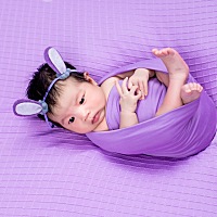 才到手的满月照，随意挑了几张，到时候百天照好好拍。