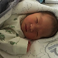 今天要称体重，就带上孩去医院了，虽然今天才生完第三天，人家都说月子里怎样怎样，当妈的为了孩子，秒...