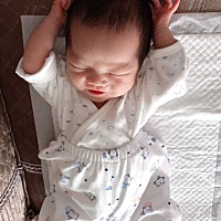 特别喜欢拍宝宝的睡姿，尤其投降的姿势つ😘つ つ😘つ每次都忍不住要记录下来