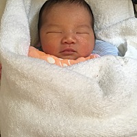 宝宝6天了，老是溢奶怎么办，偶尔还会从鼻子里流出来！看着心疼!╮（╯＿╰）╭