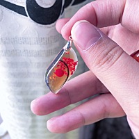 给宝宝的胎发保存起来，留个纪念，手比较粗糙，但是也尽力去做了，大概是不会有人佩戴，但是我也会放在...