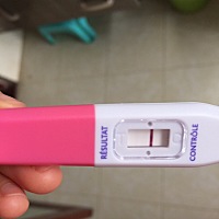 末次3月23号，8号排卵，昨天下午测有浅浅的一条线，今早测了好几张都是白板，这是咋胡吗😓