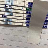 毓婷的早孕试纸准吗？我用毓婷的测，干了以后都有印子，时有时无的，用手电筒照后面，有一条很细的红线...