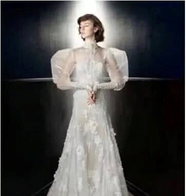 A、一直以来，你都是一个非常精致的女人，不管是自己的衣食住行，又或者是身边的朋友，你知道人分三六九等你也知道自己应该和什么样的人做朋友，所以你的身边朋友质量都是非常高的，而同时，对于感情也是一样，你从来都知道自己应该找个什么样的人，所以从来不会在那些不合适或者不知道的人身上浪费时间，也许以后你过的并不是富婆的生活，但是你一定有一个非常爱你的爱人，他愿意陪着你，陪你做你想做的事情，愿意包容你，体谅你，所以，有些时候，大富大贵的生活并不一定过得幸福，最重要的，是有一个人愿意把你捧在手心里。

B、你是一个比较聪明的女人，你在恋爱中懂得进退。在夫妻相处的时候，你属于掌权的那一个。在选择自己丈夫的时候你也知道自己想要的是什么，自己想要的是跟自己踏实过一辈子的人。虽然你知道嫁一个有钱人，后半辈子就不用愁了，在家当富太太就可以了。但是你知道那样的人不是自己想要的，因为一般那种人不会对自己很忠诚，自己想要的是一个一心一意对自己好的人。你最后会选择一个会逗自己开心，会照顾你的人。所以你之后不会成为有钱的女人，也不会成为黄脸婆被老公厌弃。

C、你是一位非常有长远目光的人，这种长远目光体现在你不会为了一时的富贵就会随便找一个富翁嫁了，你也深知那样的生活不会长久，所以你找的另一半是绝对爱你疼你的，他可能不会是大富豪，但他愿意把自己挣的钱给你花，所以你是非常有福气的女子，婚后你也不会成为黄脸婆，因为你也是足够的努力和优秀。