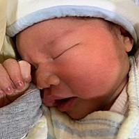 二胎喜得千金，儿女双全了。医生按初次B超推算的预产期好准时的出来报道。 y