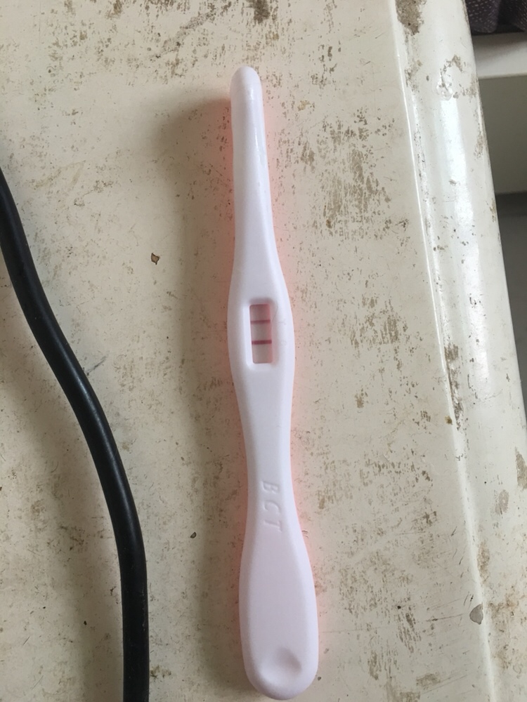 这是怀孕嘛？单子上显示什么都没有呀，是不是宫外孕呢