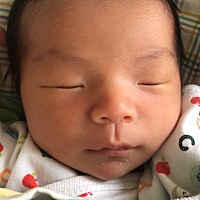 不知道是纸尿裤没穿好还是怎么滴，宝宝的衣服总是湿一大片，每次都不能及时发现，好可怜🥺🥺🥺。...