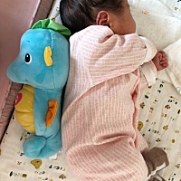 这两天一点不乖，一直不停的循环，吃奶睡放下就哭！搞得我身心疲惫！把她屁股打了好几下，应该是感觉到...