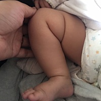 每次宝宝一哭婆婆就说一定是没吃饱了，一定是没吃饱了～真的很讨厌，很打击我，明明我奶水不错的😡