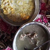 婆婆做的饭，早上排骨和玉米，终于排骨和鸡蛋，排骨吃不下了我就喝鸡蛋汤，谁知道喝出来一个蛋壳，...