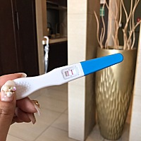 4月17号 早 7：30  在三亚 测试纸确认怀孕  有宝宝的第一瞬间……！