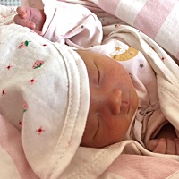 妈妈和爸爸都是双眼皮 为啥你是单眼皮🙄