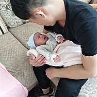 以后就由你爷俩罩着了😄 让我走路可以拽一点😌