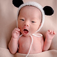 预约上门拍真的很方便 说这种睡的照片一般都是建议十天左右 之后就很难拍到了 我们是十三天拍的 有孕妈...