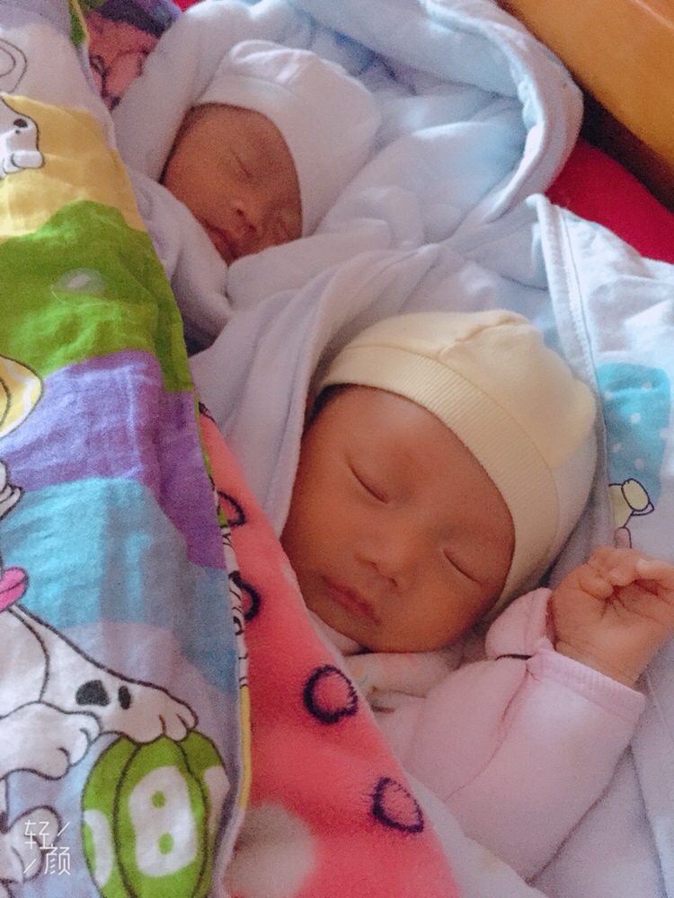 产后20多天的宝宝