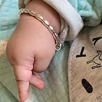 啧啧啧。今天打防疫针，量了宝宝身高体重。身高68㎝。体重毛重18斤（我们家自己量得除去衣服和尿不湿才...