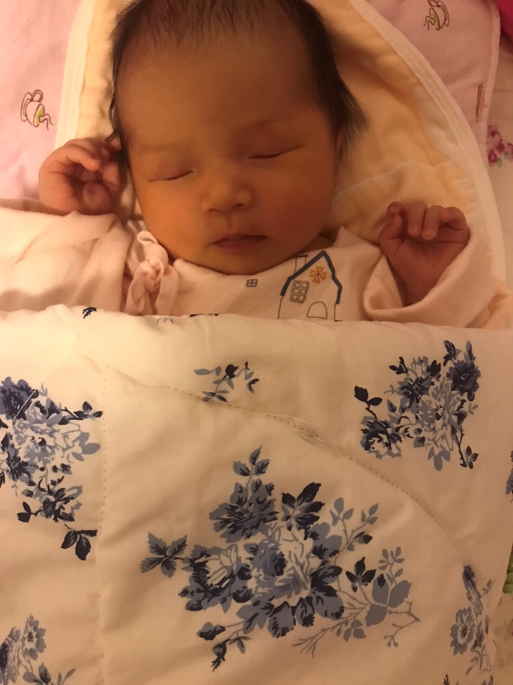 宝贝出生第十天了，坐月子带来的各种不舒服，简直要了半条命！更要命的是嫁异地带来的诸多分歧。
各自养育的方式方法不同！产生诸多的分歧与差异！最疼是自己！最累是自己！最想逃离！最不愿意开口多说一句话！那里的找那里！兴许没那么累！