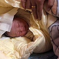 4.15顺产6.5斤男宝 生下来当晚 很干净噢