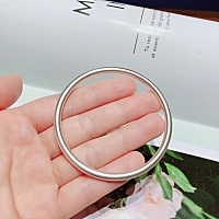 拿了只银手镯杀杀菌