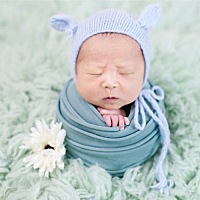 男宝3月28号出生，怀孕前三个月呕吐症状不明显，前三个月体重没有变化，胎动比较早，肚脐眼突出，肚脐眼...