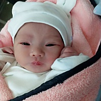 4.17号生的，女宝宝5.1斤。整个孕期都不忌口也没什么妊娠反应但是我痛了足足24小时才生那感觉真是痛不欲...