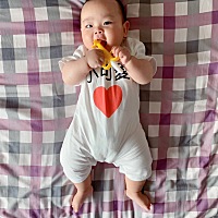 今天你满6个月啦，粑粑麻麻都很爱你🤟你要快乐健康的长大唷。