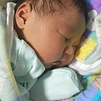 2019年4月19日，12:25分8斤9的胖乔治 小家伙估计也知道我顺产不下他，打了两天催产让我一点反应没有...