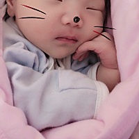 宝宝第六天，虽然顺转刨过程痛苦了点，但是现在看着可爱的宝宝真的很幸福！无论经历过什么都是值得的！