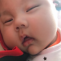 算是熬过来了，抱了三个月白天抱晚上抱，慢慢培养你睡整夜觉，终于知道心疼妈妈了，开始睡整夜觉，晚上...