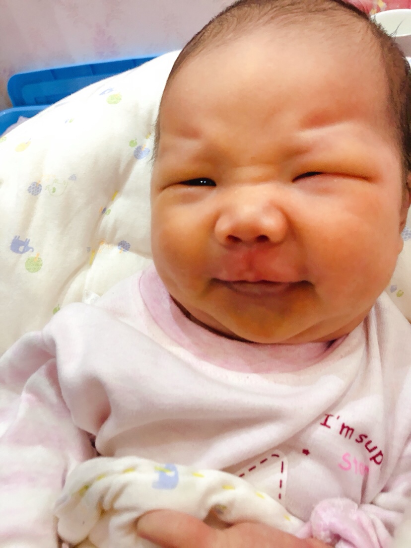 我还有5天就满月了，我就是个表情包😏