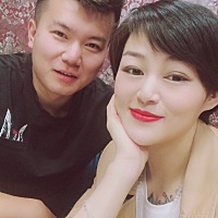 我们两个月21天咯  马上就要百天宴了  你越长越好看了呢  我也从一个什么都不懂的新手妈妈  变成一个懂...