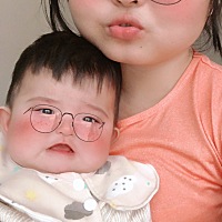 我女儿真的好像土拨鼠啊哈哈哈哈  生她的时候140斤 现在还有108斤 想问问各位母乳喂养的宝妈们有没有什...