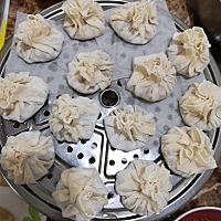 21号吃啥  早上 两碗八宝粥 中午  一碗八宝粥 青菜 萝卜炖牛肉 凉拌藕片  晚上  蒸烧卖 凉拌洋葱丝  下...