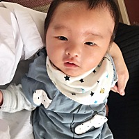 记录这头小猪49天睡了七小时的整觉，醒来咿咿呀呀的喂了150ml的奶又乖乖滴睡了，感动死😭😭